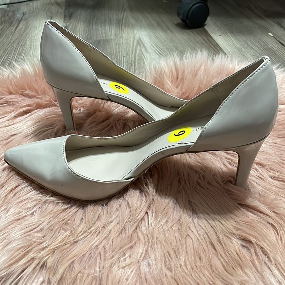 Calvin Klein Cream Heels Size 9 - Picture 4 of 9